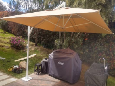 Sombrilla brazo lateral 1 Img. Sombrilla lateral